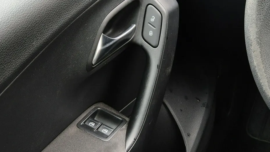 VOLKSWAGEN Polo -