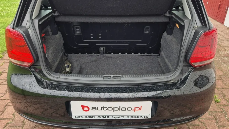 VOLKSWAGEN Polo -