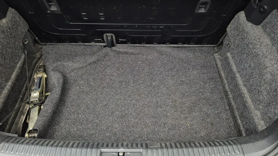 VOLKSWAGEN Polo -