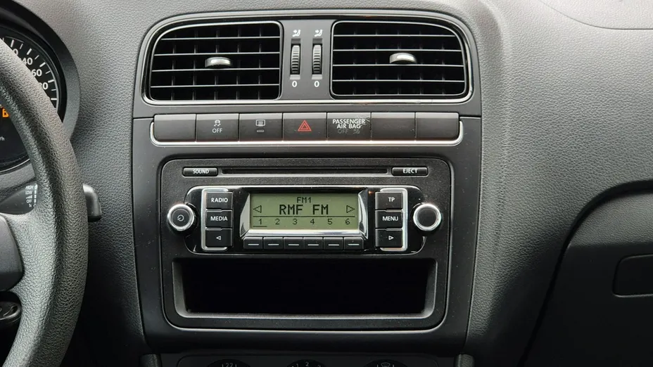 VOLKSWAGEN Polo -