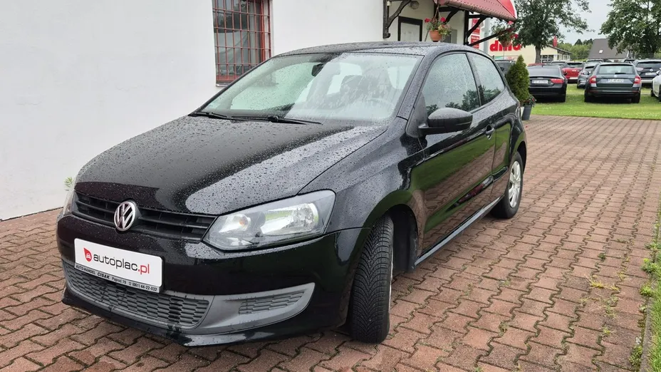 VOLKSWAGEN Polo -