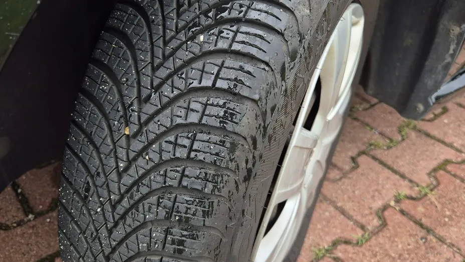 VOLKSWAGEN Polo -