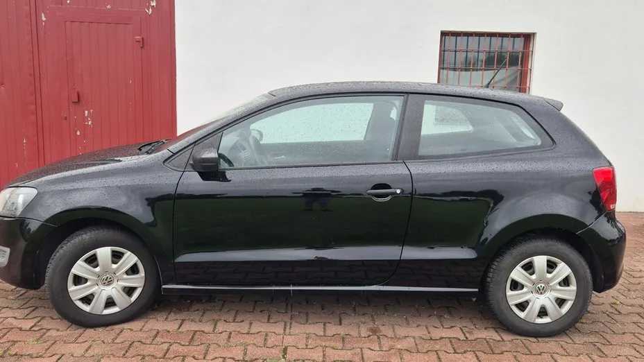 VOLKSWAGEN Polo -