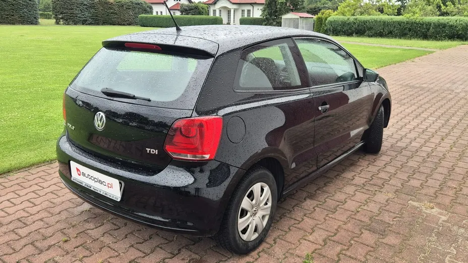 VOLKSWAGEN Polo -