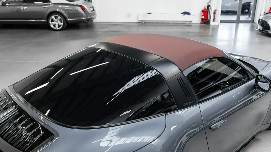PORSCHE 911 -