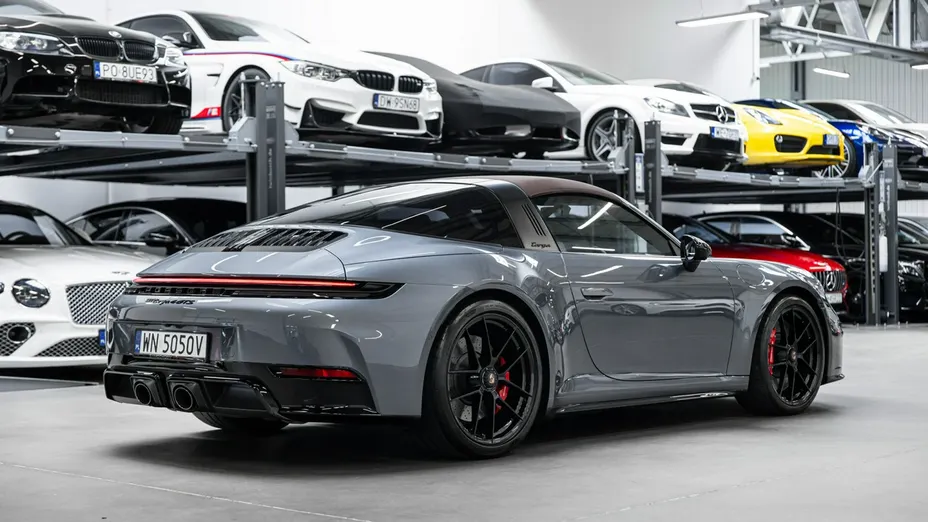 PORSCHE 911 -
