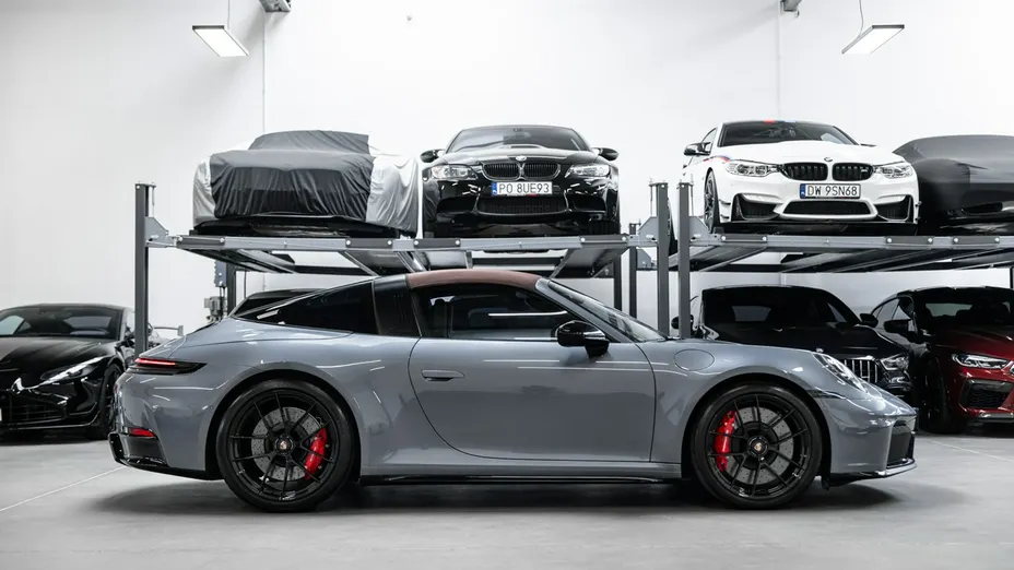 PORSCHE 911 -