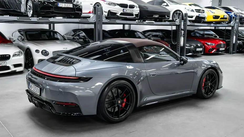 PORSCHE 911 -