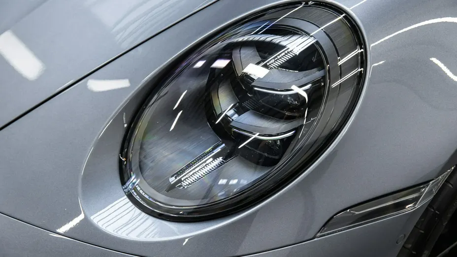 PORSCHE 911 -
