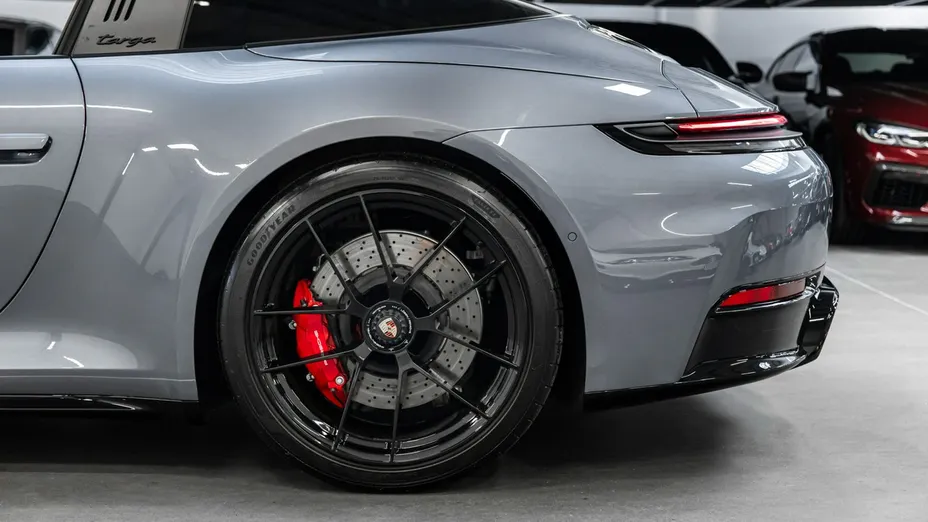 PORSCHE 911 -