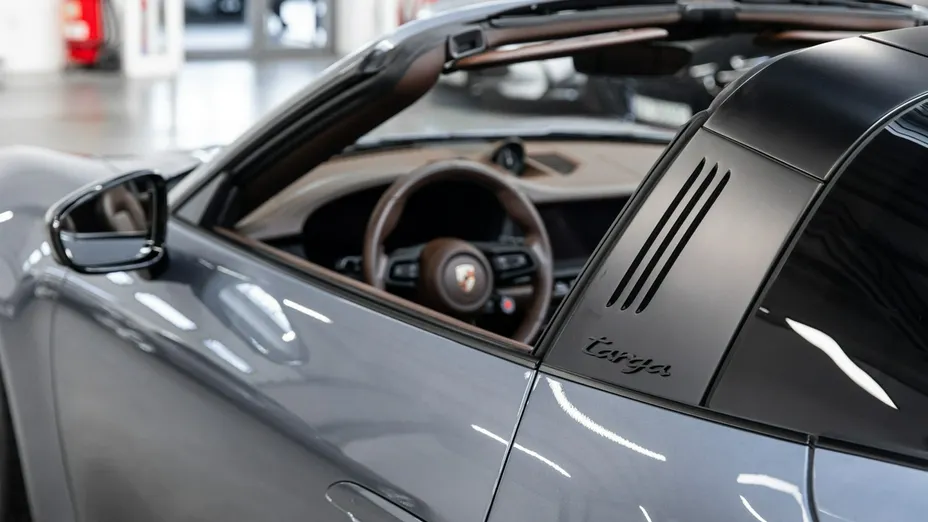 PORSCHE 911 -