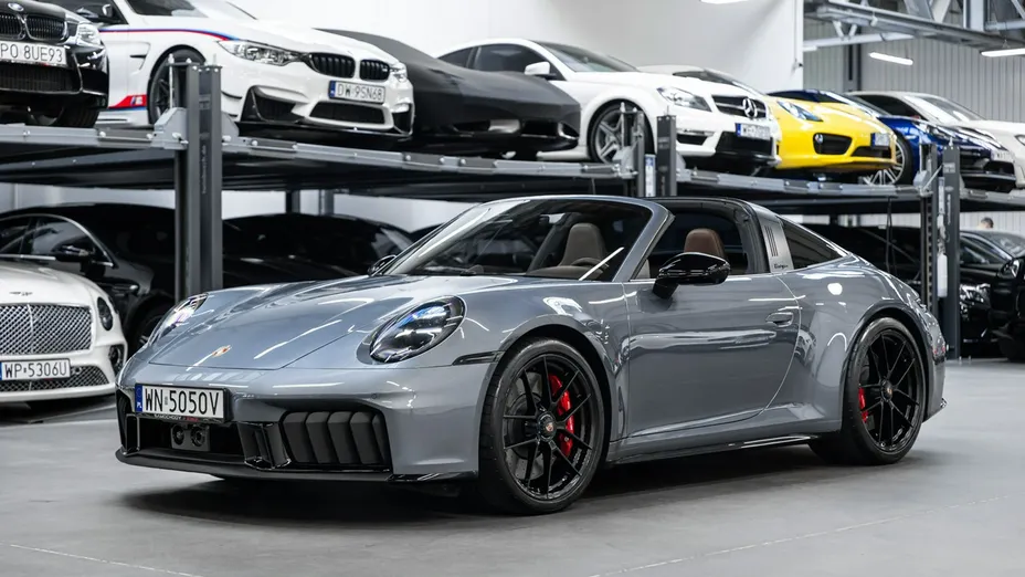 PORSCHE 911 -