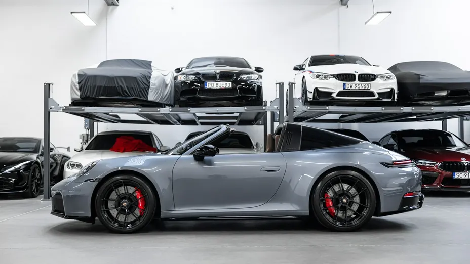 PORSCHE 911 -