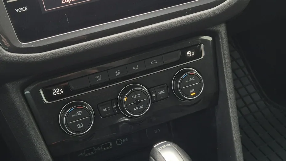 VOLKSWAGEN Tiguan -