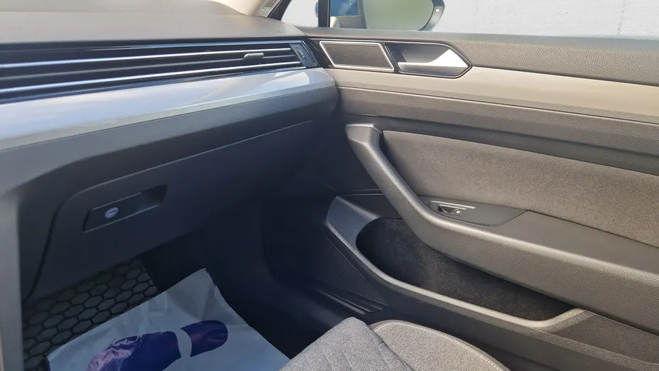 VOLKSWAGEN Passat -