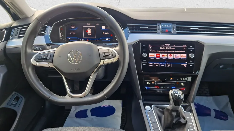 VOLKSWAGEN Passat -