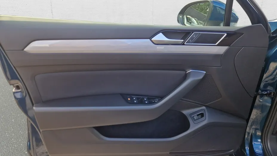 VOLKSWAGEN Passat -
