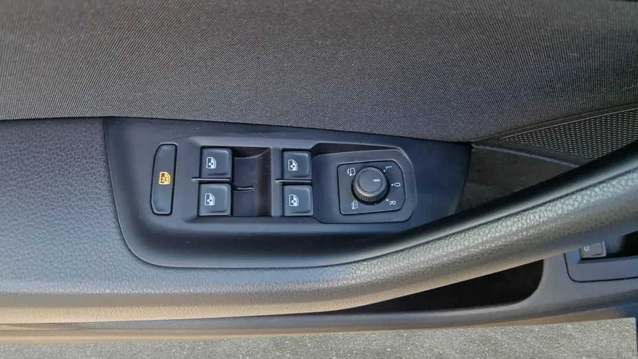 VOLKSWAGEN Passat -