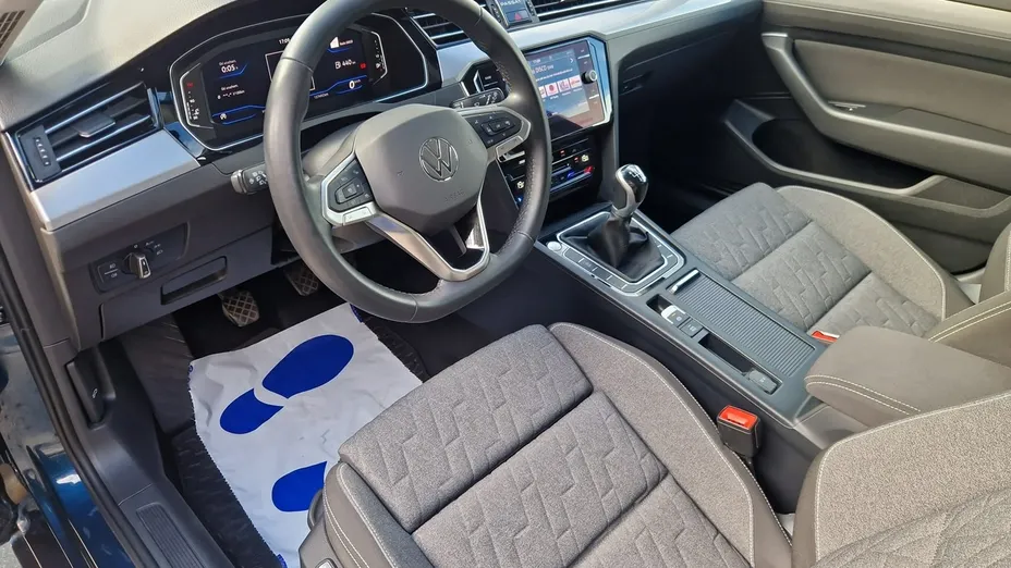 VOLKSWAGEN Passat -