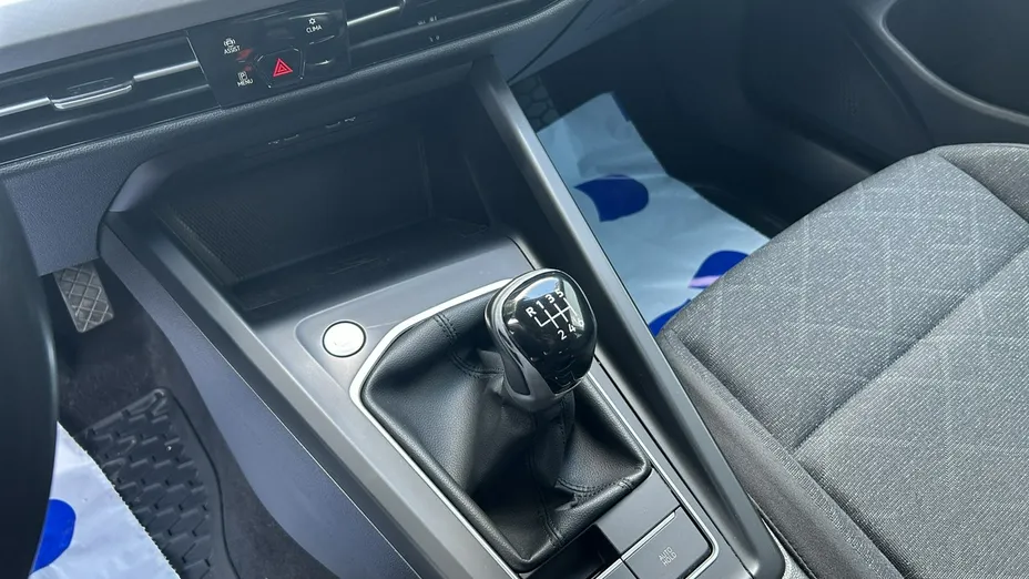 VOLKSWAGEN Golf -