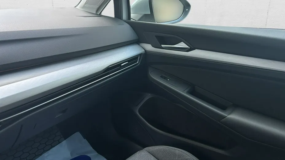 VOLKSWAGEN Golf -