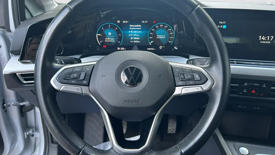 VOLKSWAGEN Golf -