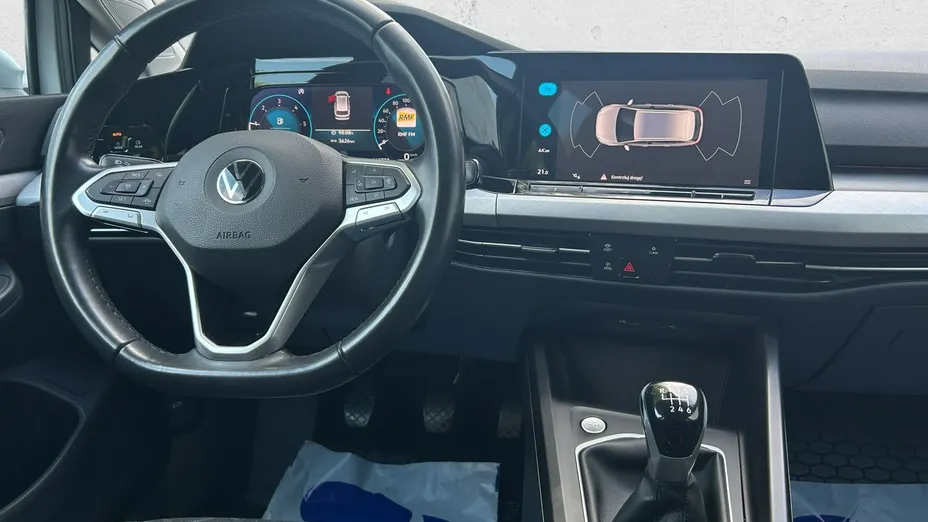 VOLKSWAGEN Golf -
