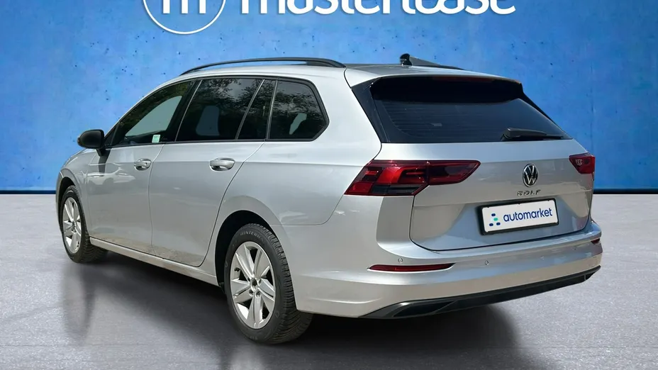 VOLKSWAGEN Golf -