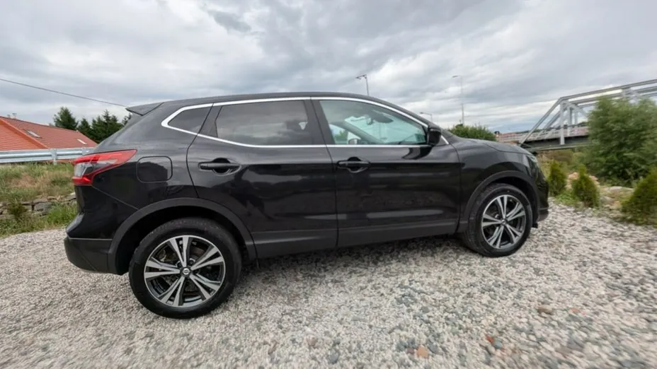 NISSAN Qashqai -