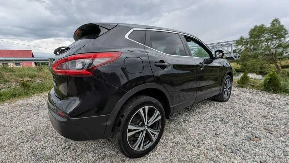 NISSAN Qashqai -
