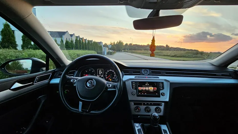 VOLKSWAGEN Passat -
