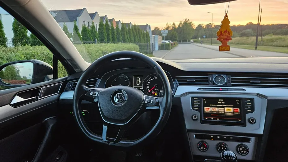 VOLKSWAGEN Passat -