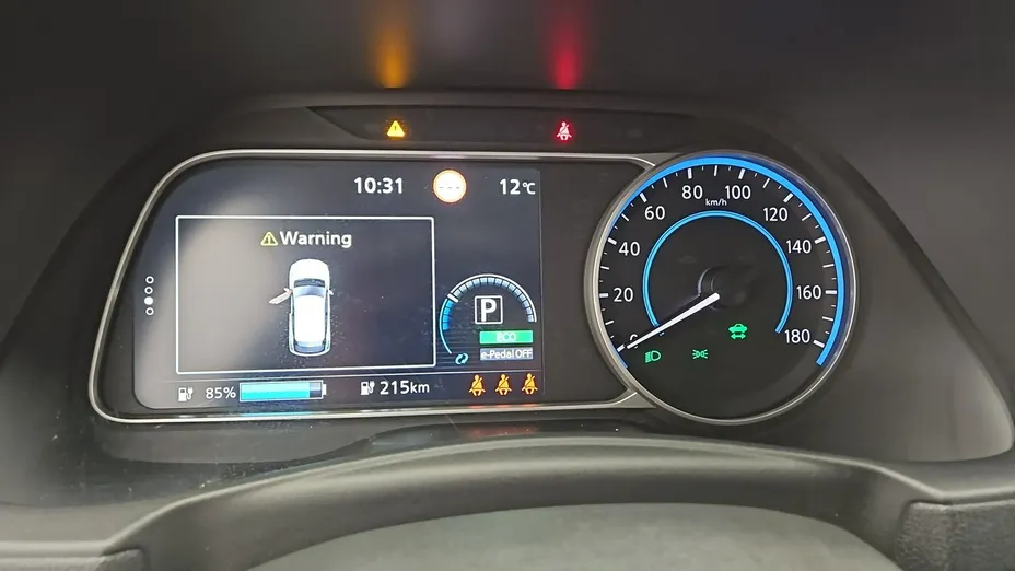 NISSAN Leaf -