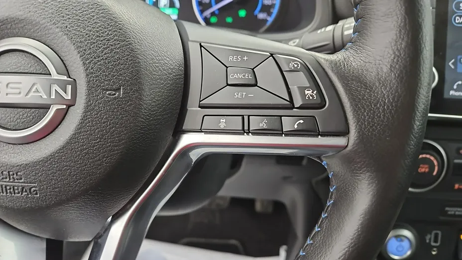 NISSAN Leaf -