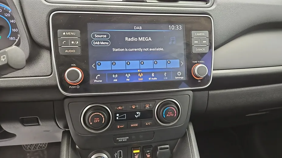 NISSAN Leaf -