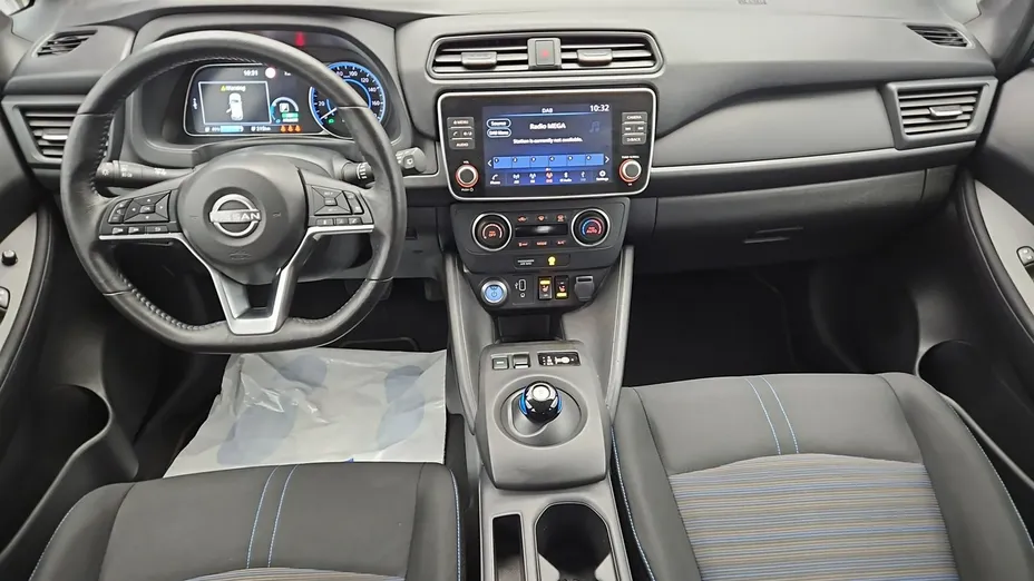 NISSAN Leaf -