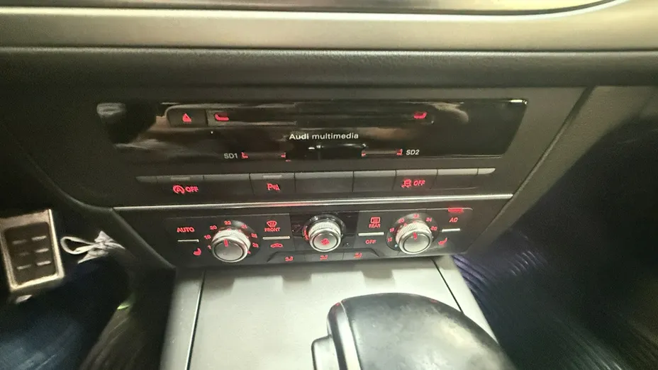AUDI A6 -