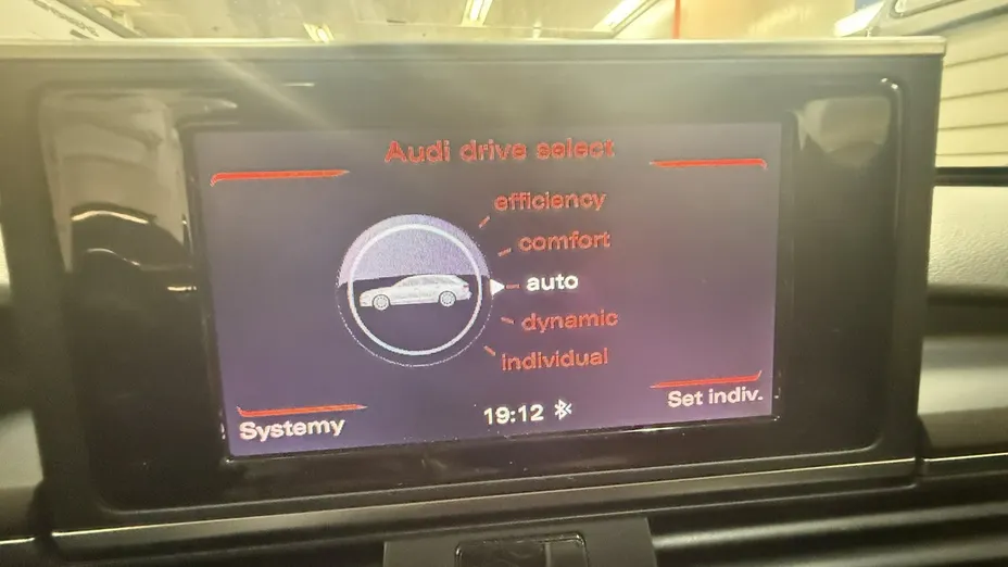 AUDI A6 -