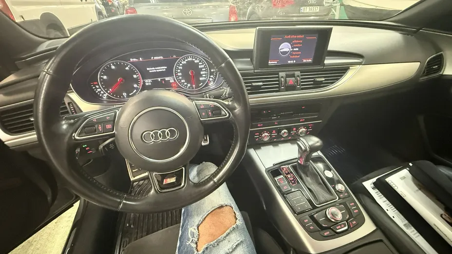 AUDI A6 -
