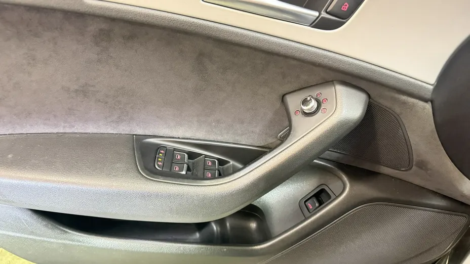 AUDI A6 -