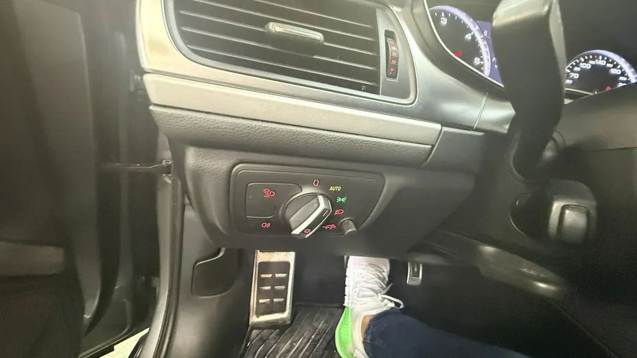 AUDI A6 -
