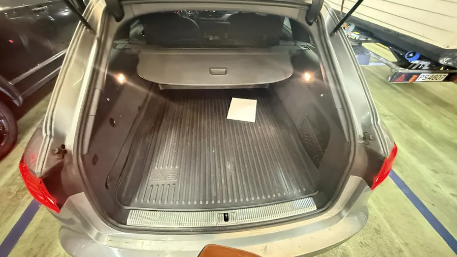 AUDI A6 -