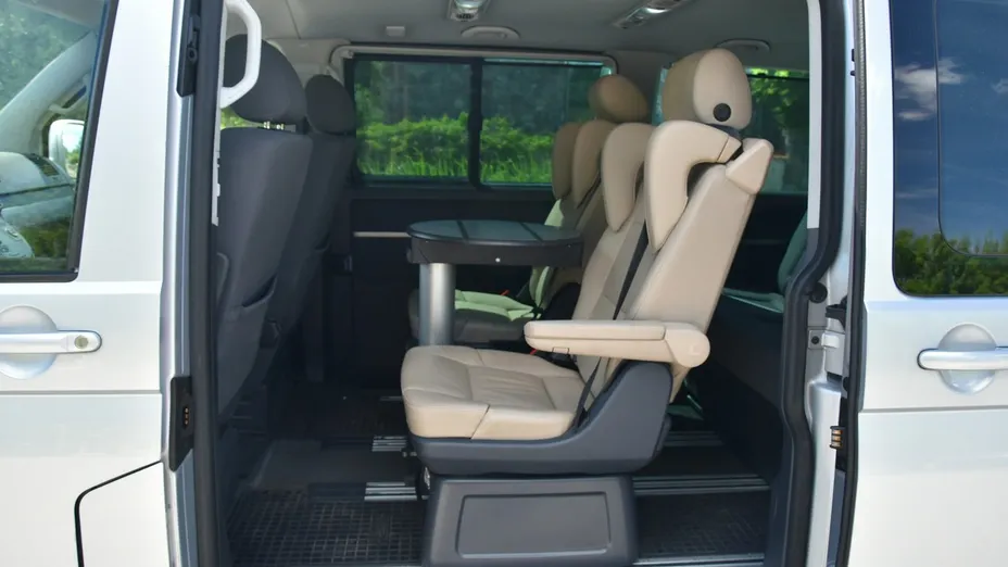 VOLKSWAGEN Multivan -