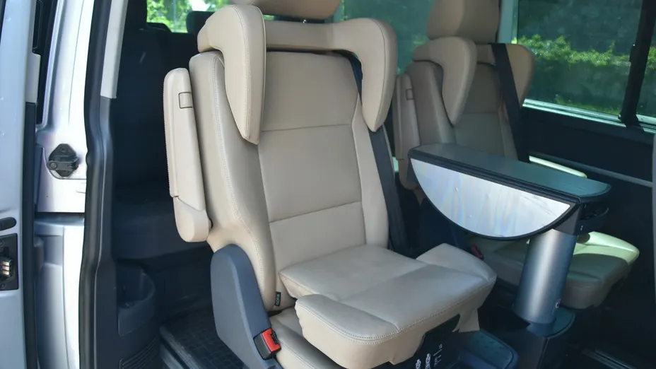VOLKSWAGEN Multivan -
