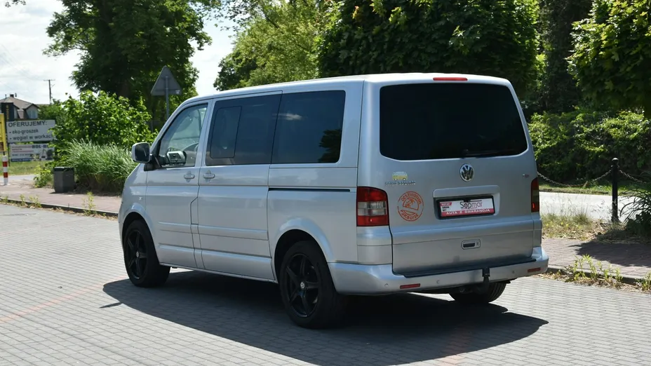 VOLKSWAGEN Multivan -
