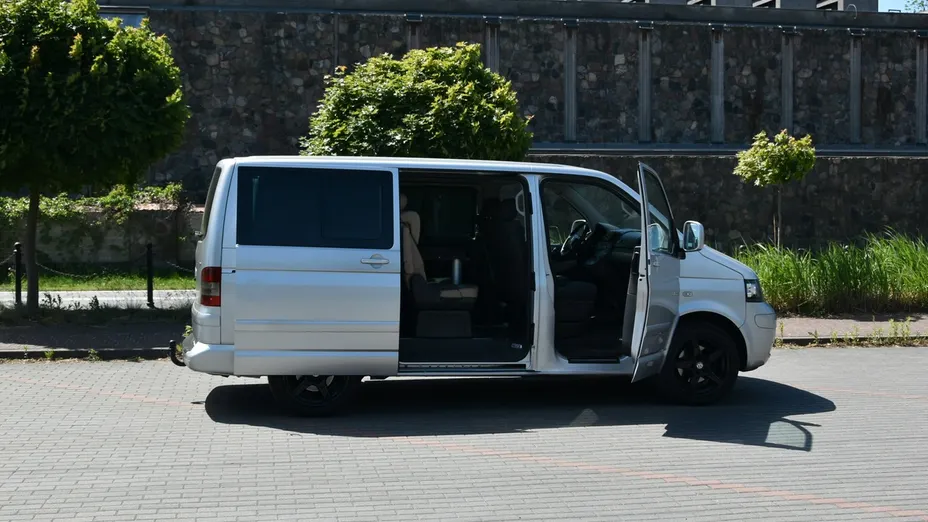 VOLKSWAGEN Multivan -
