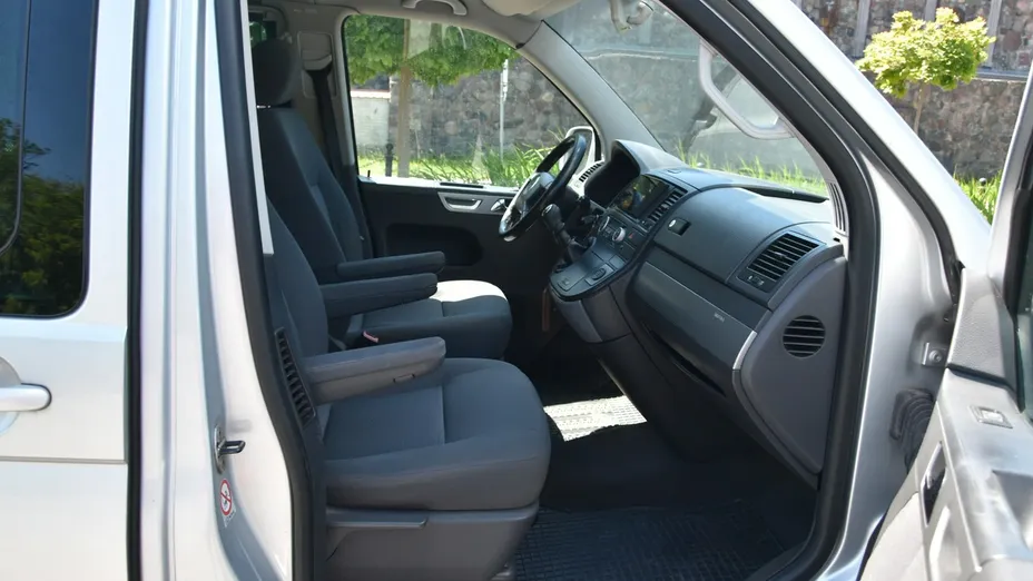 VOLKSWAGEN Multivan -