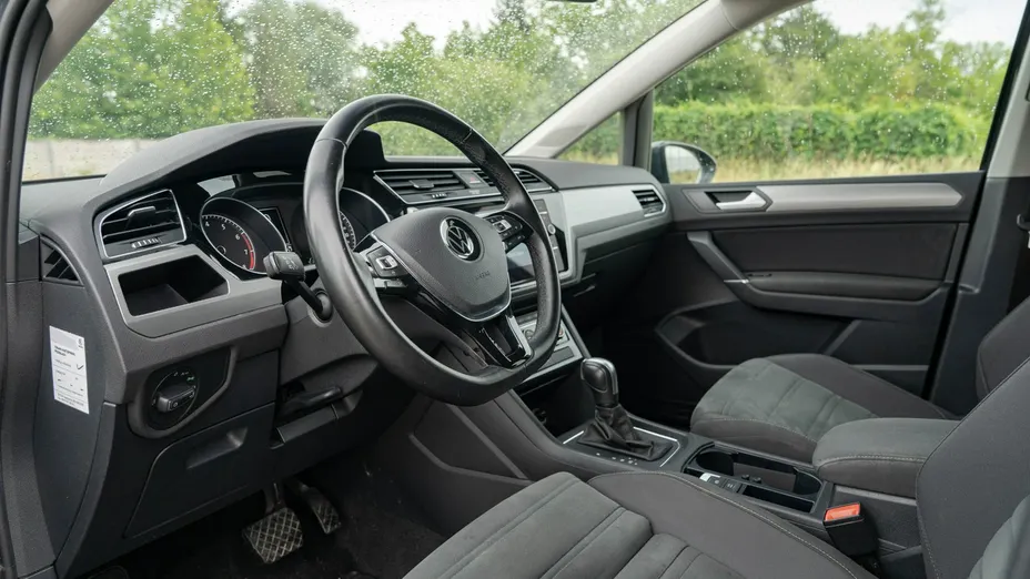 VOLKSWAGEN Touran -