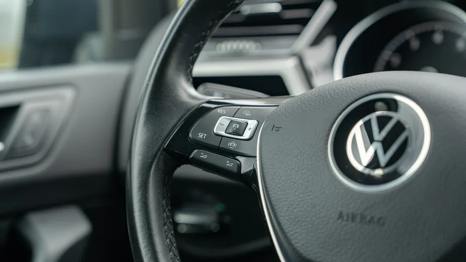 VOLKSWAGEN Touran -