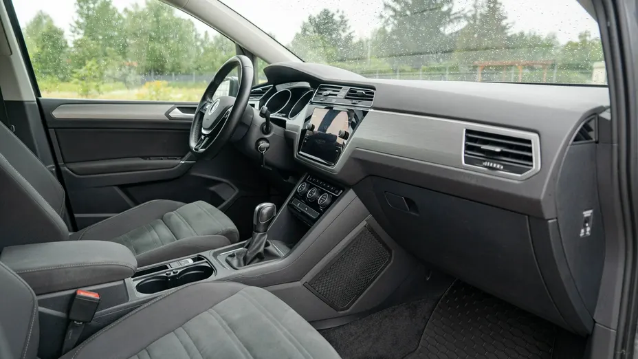 VOLKSWAGEN Touran -